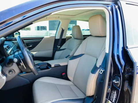 More photos of 2020 Lexus ES 300h at Porsche Austin, TX
