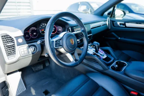 More photos of 2023 Porsche Cayenne Platinum Edition at Porsche Austin, TX