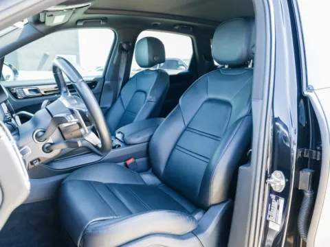 More photos of 2022 Porsche Cayenne at Porsche Austin, TX