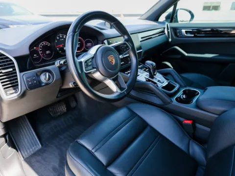 More photos of 2022 Porsche Cayenne at Porsche Austin, TX