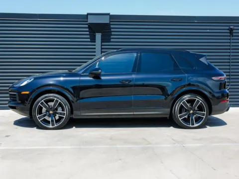 Photos of 2022 Porsche Cayenne for sale in Austin, TX at Porsche Austin