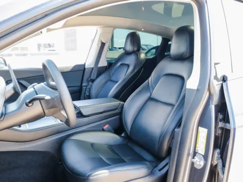 More photos of 2021 Tesla Model Y Long Range at Porsche Austin, TX