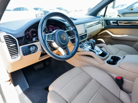 More photos of 2022 Porsche Cayenne Platinum Edition at Porsche Austin, TX