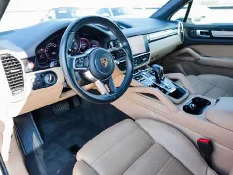 More photos of 2023 Porsche Cayenne Platinum Edition at Porsche Austin, TX
