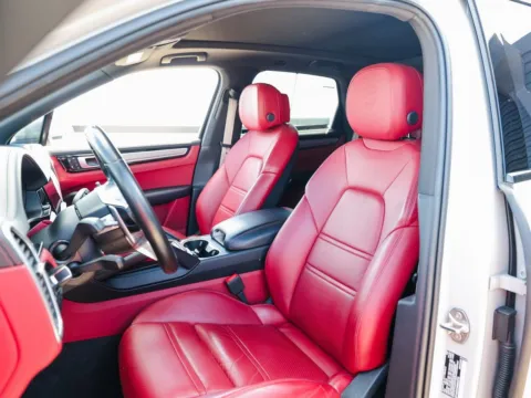 More photos of 2022 Porsche Cayenne Platinum Edition E-Hybrid at Porsche Austin, TX