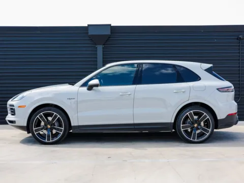 Photos of 2022 Porsche Cayenne Platinum Edition E-Hybrid for sale in Austin, TX at Porsche Austin
