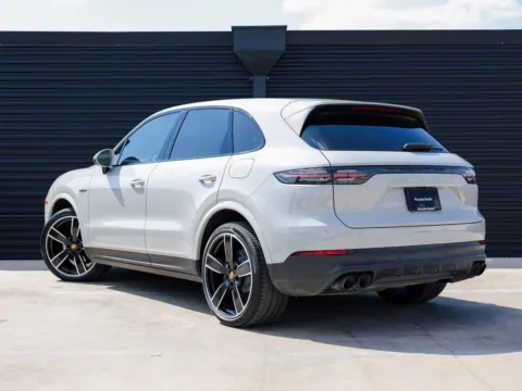 Another view of 2022 Porsche Cayenne Platinum Edition E-Hybrid for sale in Austin, TX at Porsche Austin