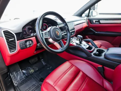 More photos of 2022 Porsche Cayenne Platinum Edition E-Hybrid at Porsche Austin, TX