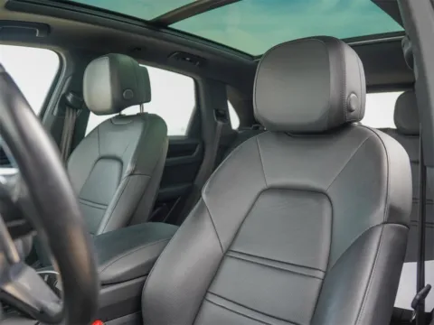 More photos of 2022 Porsche Cayenne at Porsche Austin, TX