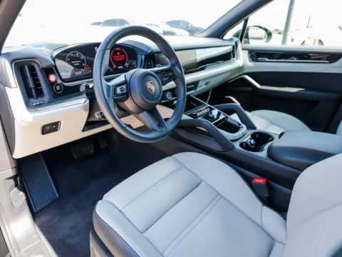 More photos of 2025 Porsche Cayenne at Porsche Austin, TX