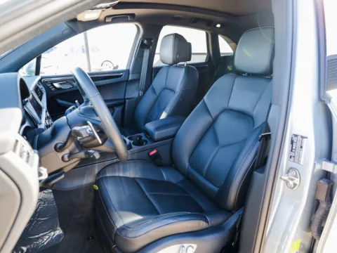 More photos of 2025 Porsche Macan at Porsche Austin, TX