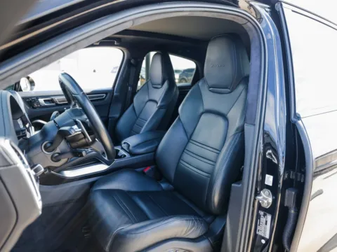 More photos of 2020 Porsche Cayenne Turbo at Porsche Austin, TX