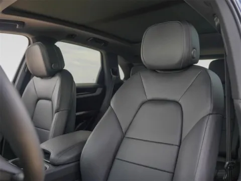 More photos of 2025 Porsche Cayenne at Porsche Austin, TX
