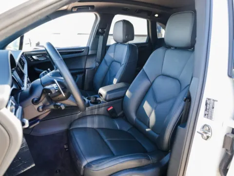 More photos of 2025 Porsche Macan at Porsche Austin, TX