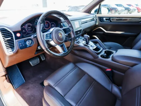 More photos of 2022 Porsche Cayenne S at Porsche Austin, TX
