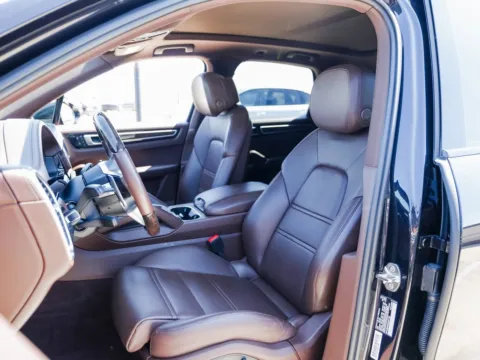 More photos of 2022 Porsche Cayenne S at Porsche Austin, TX
