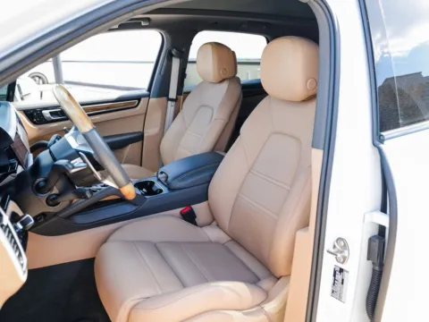 More photos of 2023 Porsche Cayenne Platinum Edition at Porsche Austin, TX