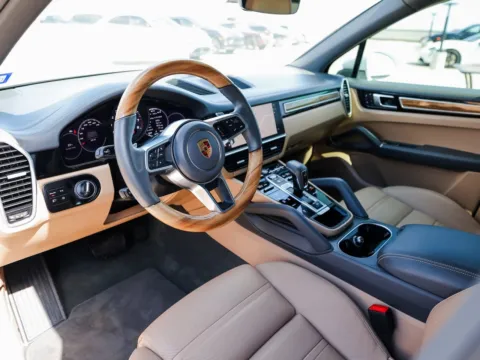 More photos of 2023 Porsche Cayenne Platinum Edition at Porsche Austin, TX