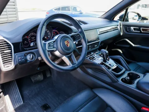 More photos of 2022 Porsche Cayenne Platinum Edition at Porsche Austin, TX