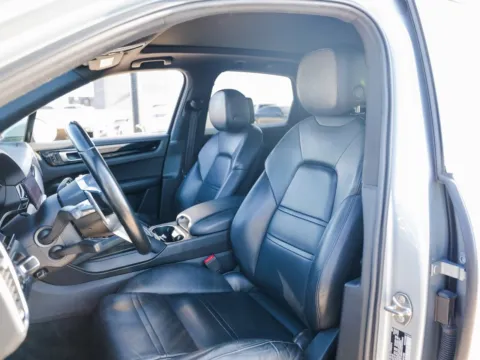More photos of 2020 Porsche Cayenne at Porsche Austin, TX