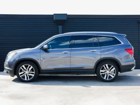 Photos of 2018 Honda Pilot Touring for sale in Austin, TX at Porsche Austin