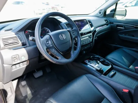 More photos of 2018 Honda Pilot Touring at Porsche Austin, TX