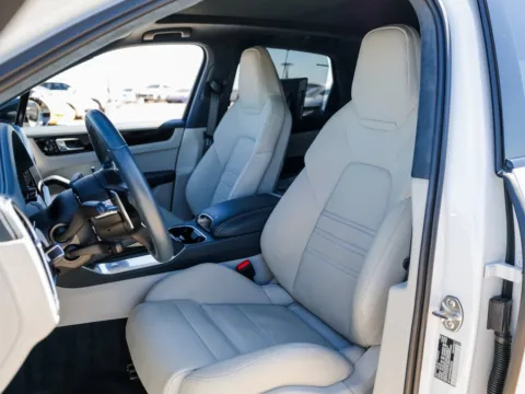 More photos of 2023 Porsche Cayenne Turbo S E-Hybrid at Porsche Austin, TX