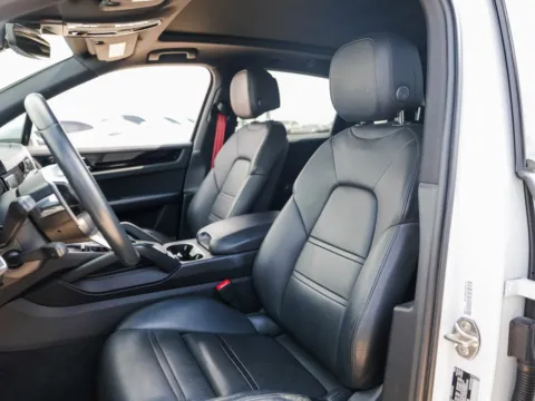 More photos of 2020 Porsche Cayenne at Porsche Austin, TX