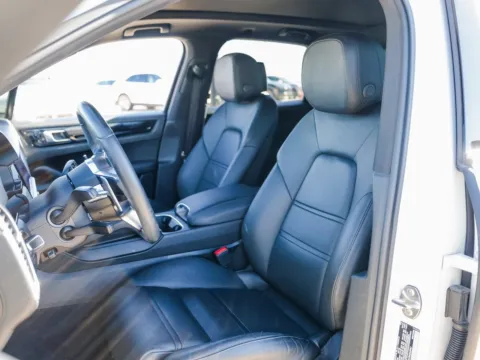 More photos of 2019 Porsche Cayenne S at Porsche Austin, TX