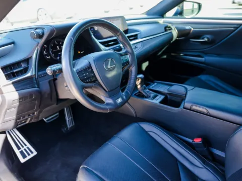 More photos of 2019 Lexus ES 350 at Porsche Austin, TX