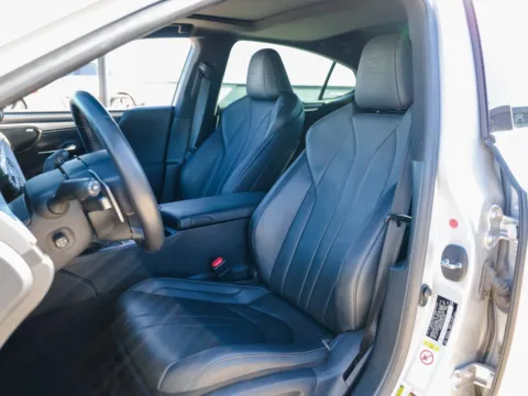 More photos of 2019 Lexus ES 350 at Porsche Austin, TX