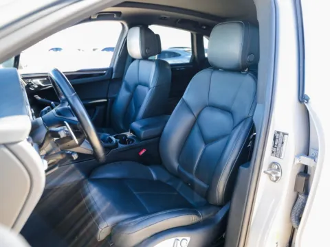 More photos of 2022 Porsche Macan at Porsche Austin, TX