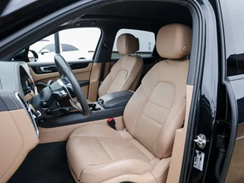 More photos of 2022 Porsche Cayenne at Porsche Austin, TX
