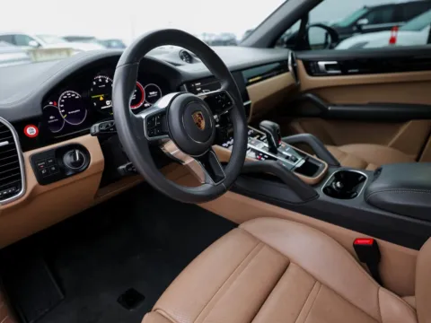 More photos of 2022 Porsche Cayenne at Porsche Austin, TX