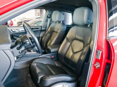 More photos of 2021 Porsche Macan at Porsche Austin, TX