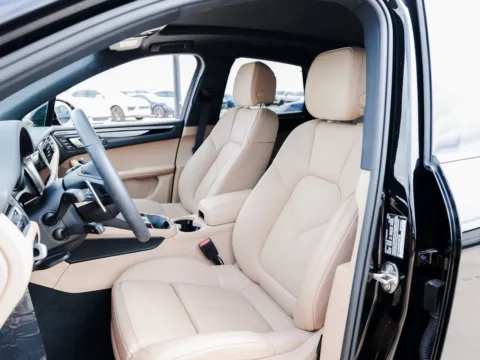 More photos of 2025 Porsche Macan at Porsche Austin, TX