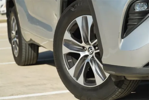 Another view of 2023 Toyota Highlander Hybrid XLE for sale in Georgetown, TX at Georgetown INFINITI