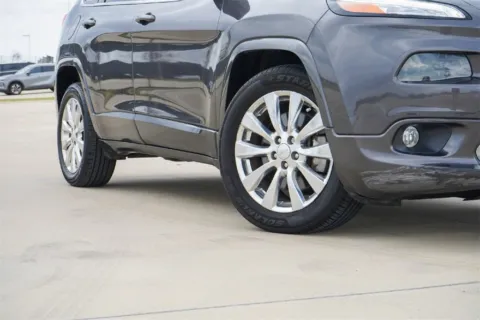 Photos of 2018 Jeep Cherokee Overland for sale in Georgetown, TX at Georgetown INFINITI