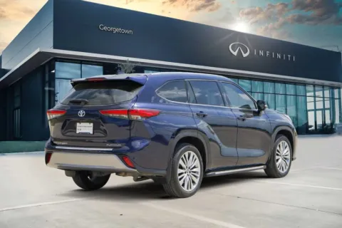 More photos of 2023 Toyota Highlander Platinum at Georgetown INFINITI, TX