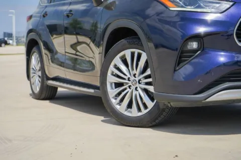 Photos of 2023 Toyota Highlander Platinum for sale in Georgetown, TX at Georgetown INFINITI