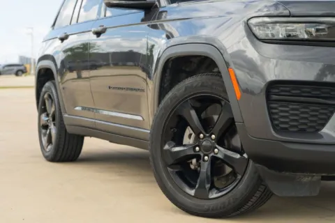 Another view of 2023 Jeep Grand Cherokee Altitude for sale in Georgetown, TX at Georgetown INFINITI