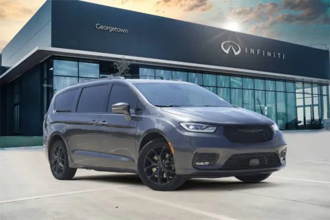 Gray 2022 Chrysler Pacifica Touring L for sale in Georgetown, TX