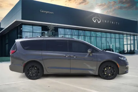 More photos of 2022 Chrysler Pacifica Touring L at Georgetown INFINITI, TX