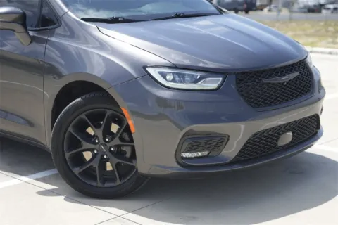 Another view of 2022 Chrysler Pacifica Touring L for sale in Georgetown, TX at Georgetown INFINITI