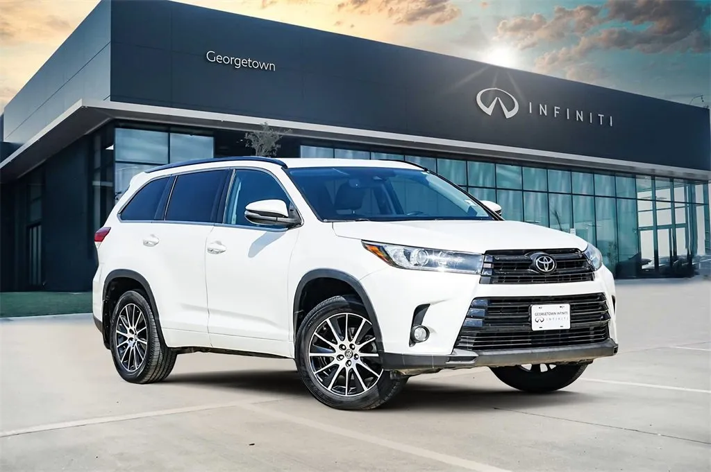 White 2018 Toyota Highlander SE for sale in Georgetown, TX