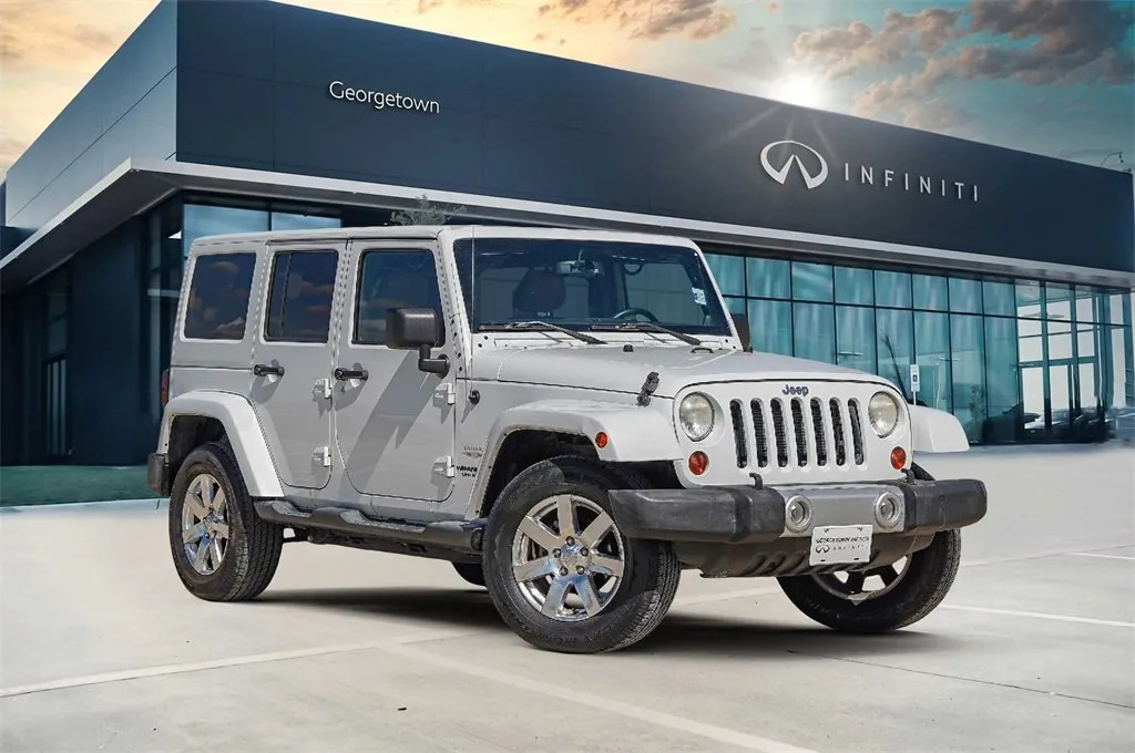 White 2013 Jeep Wrangler Unlimited Sahara for sale in Georgetown, TX