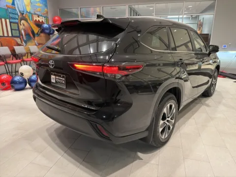 More photos of 2026 Toyota Highlander at Hixson Toyota, LA