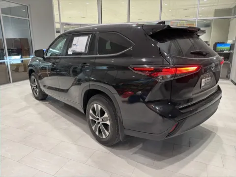 More photos of 2026 Toyota Highlander at Hixson Toyota, LA