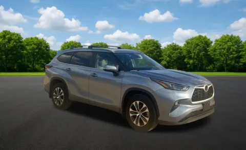 Gray 2024 Toyota Highlander XLE for sale in DeRidder, LA