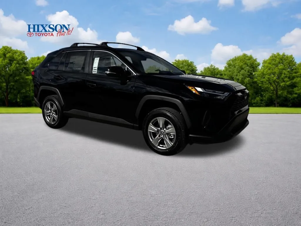 2025 Toyota RAV4 XLE's photo